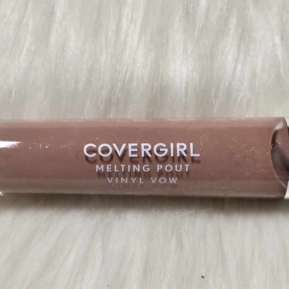 Covergirl Melting Pout Vinyl Wow 200 Nudest Dream Liquid Lip